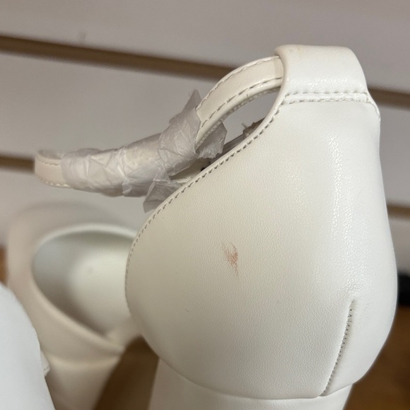 Dream Pairs White  Ankle strap Chunky Platform Pumps - Picture 4 of 6